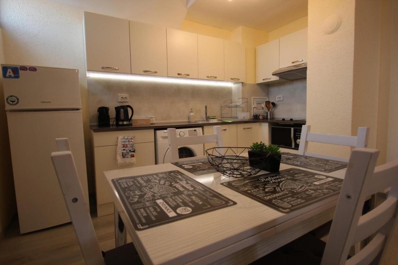 Apartment Happy Holiday Lazur Burgas Esterno foto