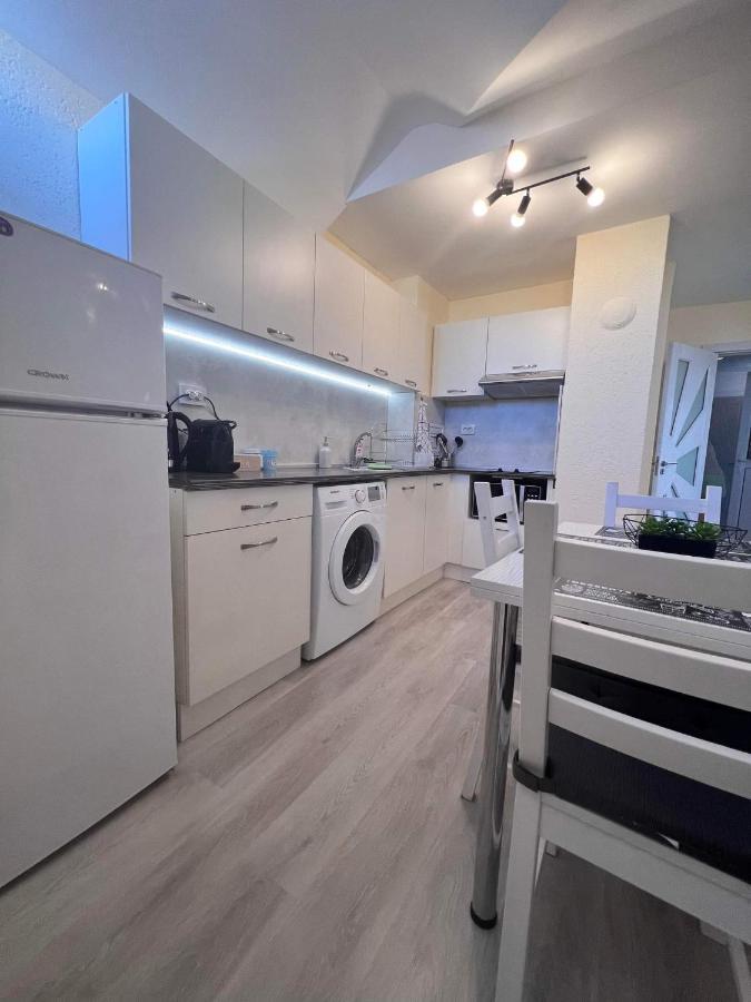 Apartment Happy Holiday Lazur Burgas Esterno foto