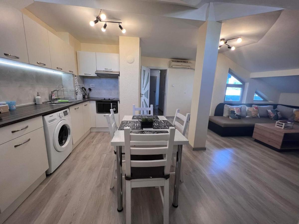 Apartment Happy Holiday Lazur Burgas Esterno foto