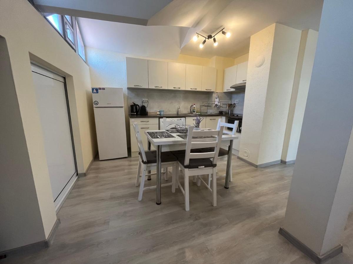 Apartment Happy Holiday Lazur Burgas Esterno foto