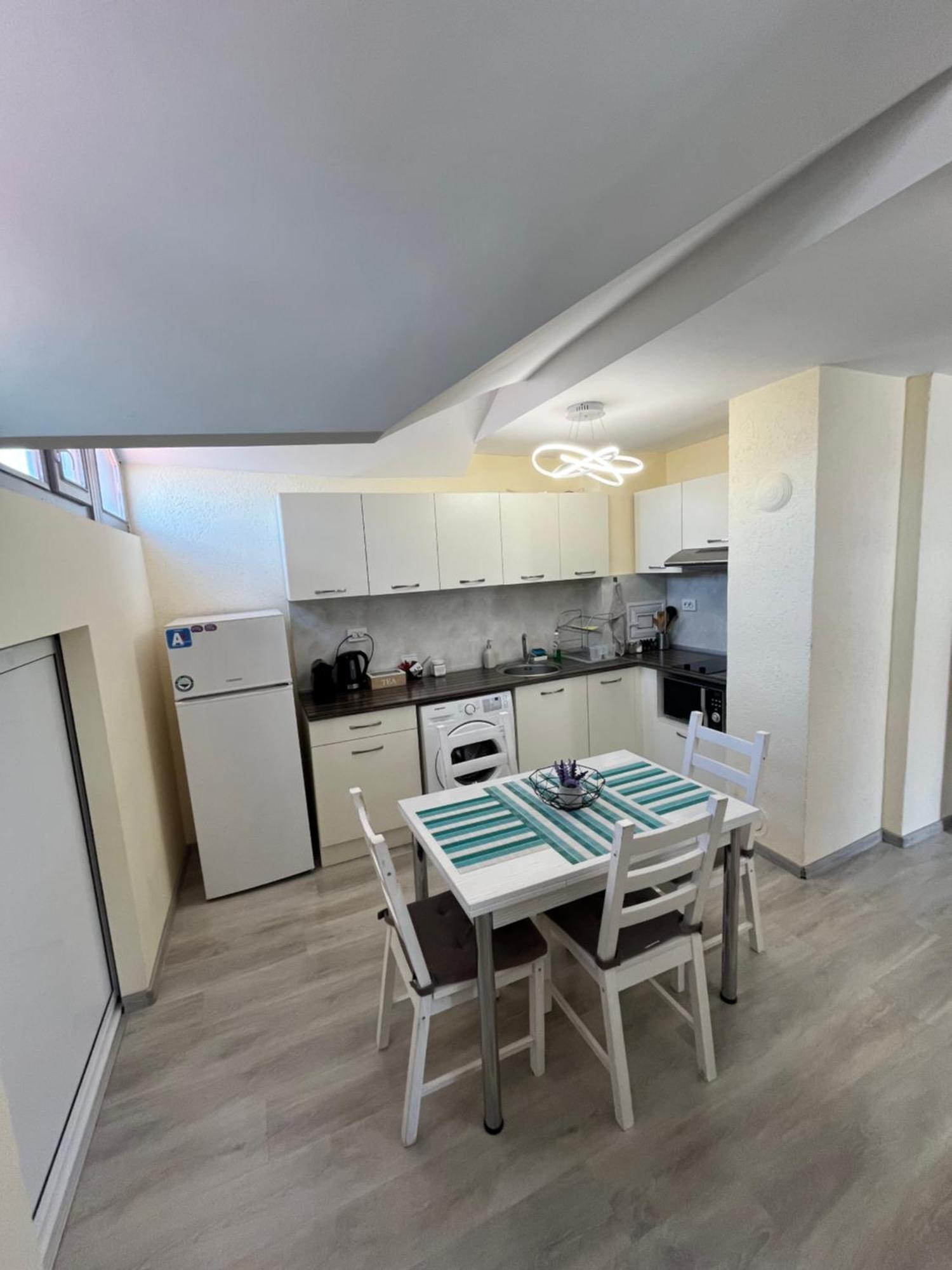 Apartment Happy Holiday Lazur Burgas Esterno foto